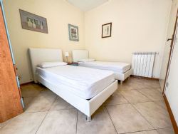 Villetta Sunny : спальня с двумя кроватями