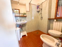 Villa Tinder : Ванная комната с душем
