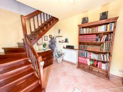 Villa Tinder : лестница с деревянным покрытием