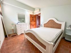 Appartamento Camelia : спальня с двуспальной кроватью