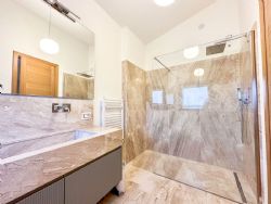 Villa Gioia : Ванная комната с душем