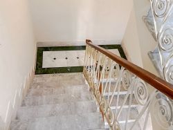Appartamento Stella : мраморная лестница 