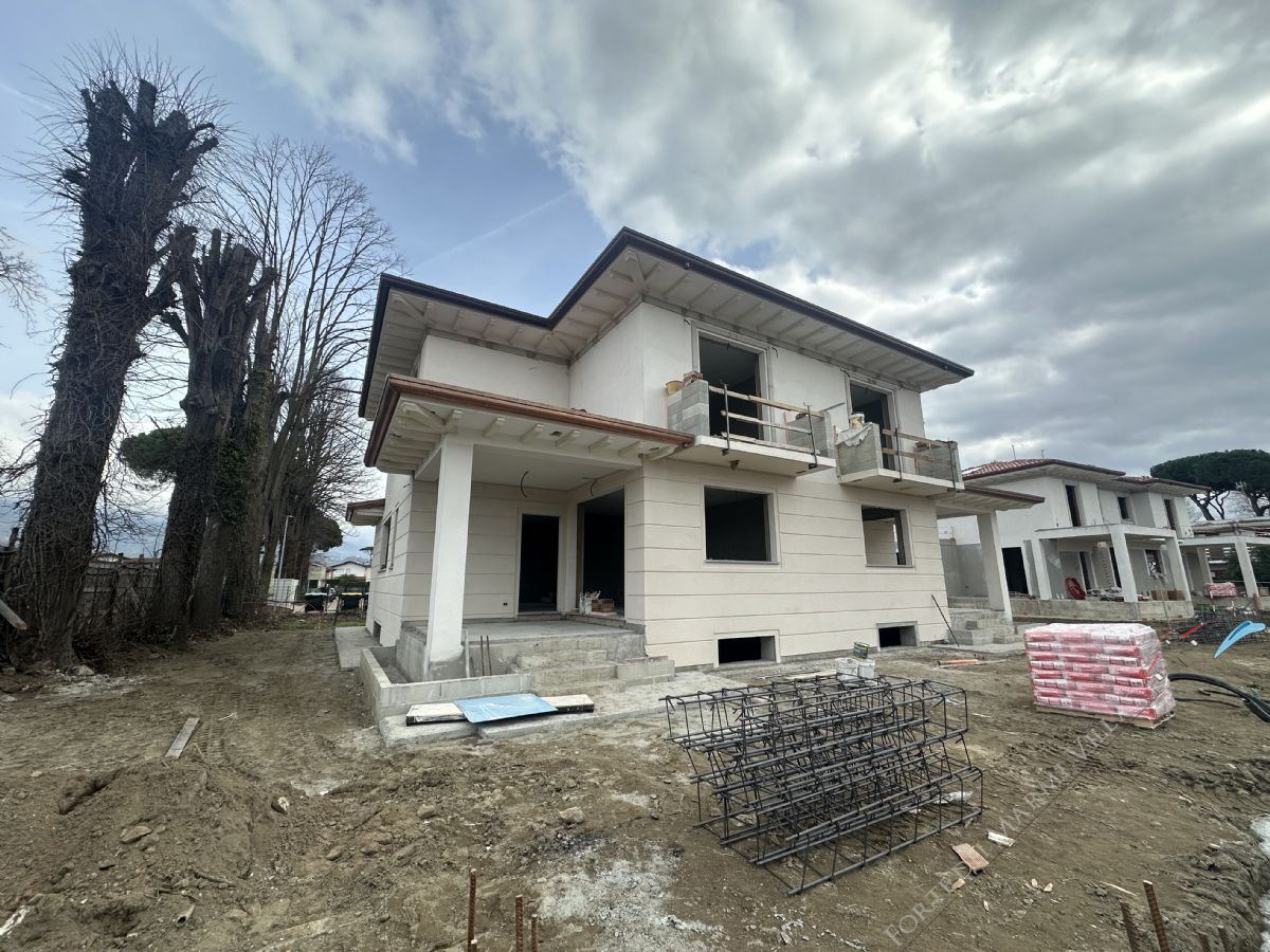 Bifamiliare King semi detached villa for sale Lido di Camaiore