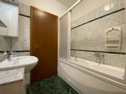 Villa Levante : Ванная комната с ванной