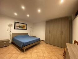 Villa Levante : спальня с двуспальной кроватью
