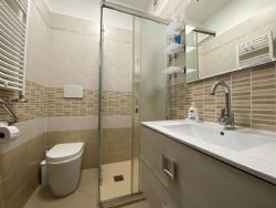 Villa Levante : Ванная комната с душем