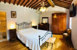 Villa Loren : спальня с двуспальной кроватью