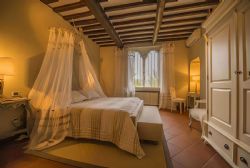 Villa Puccini Lucca : спальня с двуспальной кроватью