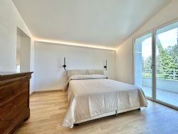 Villa Naomi : спальня с двуспальной кроватью