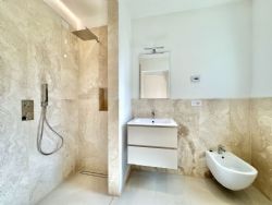 Villa Naomi : Bathroom with shower