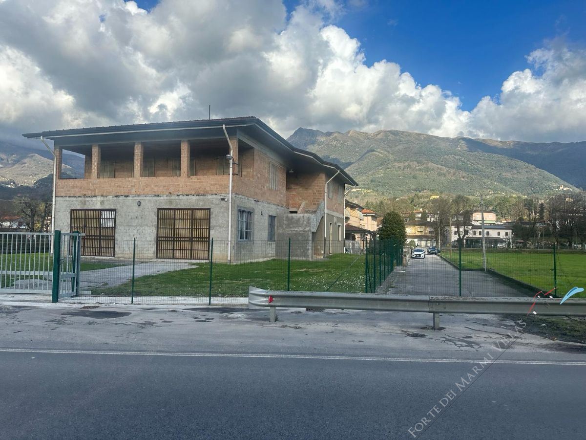  fondo commerciale   Lo Sguardo - Apartment For Sale Camaiore