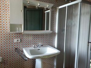 Villa degli Allori : Ванная комната с душем