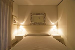 Appartamento Enea : спальня с двуспальной кроватью