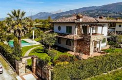Villa delle Rose : detached villa to rent and for sale Vittoria Apuana Forte dei Marmi