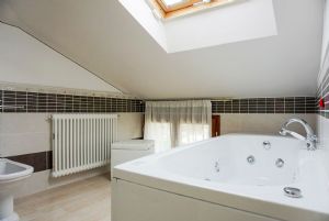 Villa Romantica : Bathroom with tube