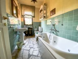 Villa Dina : Ванная комната с ванной