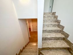 Villa Chiara : мраморная лестница 