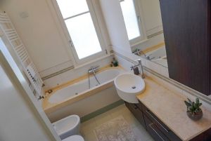 Villa Annetta : Ванная комната с ванной