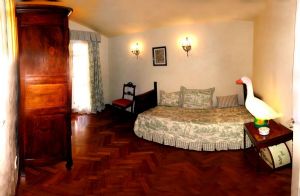 Villa dell Arte : спальня с двуспальной кроватью
