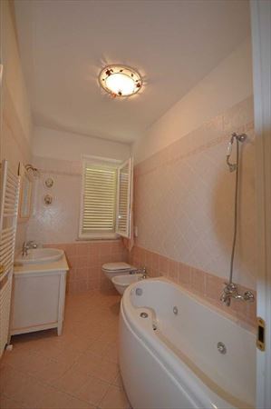 Villa Calipso : Bathroom with tube