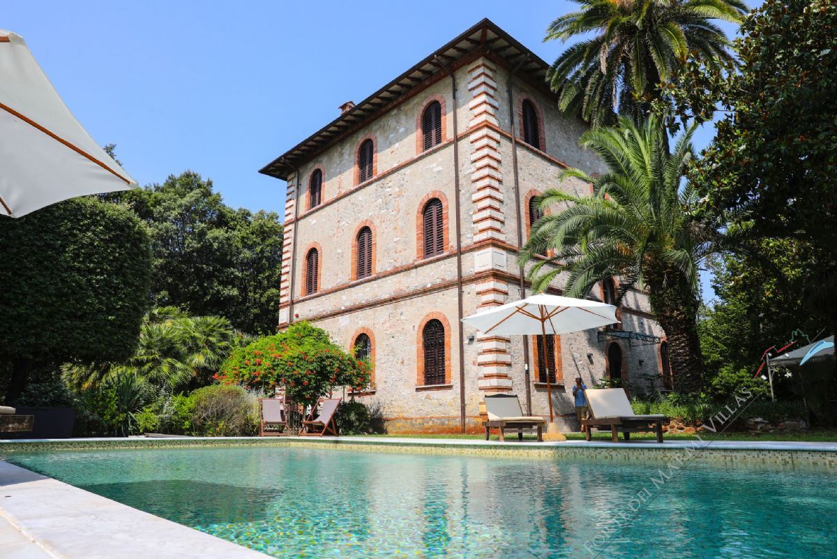 Villa Rubino   detached villa to rent Forte dei Marmi