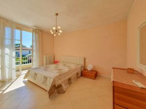 Villa Primavera : спальня с двуспальной кроватью
