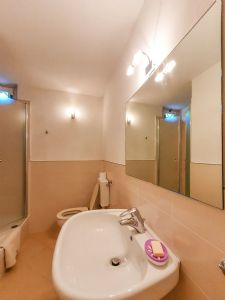 Villa Primavera : Ванная комната с душем