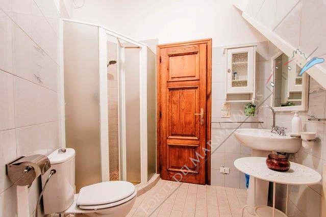 Villa Charme Toscana vista mare  : Bathroom with shower