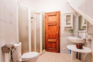 Villa Charme Toscana vista mare  : Ванная комната с душем