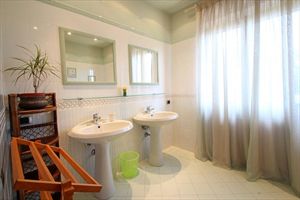 Villa Aura  : Bathroom with shower