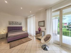 Villa Futura  : спальня с двуспальной кроватью