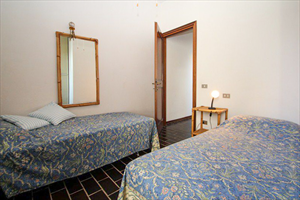 Villa Sabrina : спальня с двумя кроватями