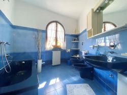 Villa Oliveta   : Ванная комната с ванной