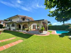 Villa Oliveta   : Outside view