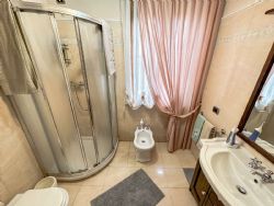 Villa Margherita : Ванная комната с душем