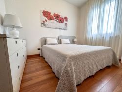 Villa Margherita : спальня с двуспальной кроватью