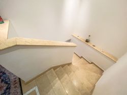 Villa Margherita : мраморная лестница 