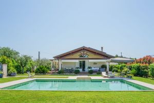 Villa Italia : Вид снаружи