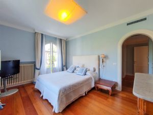 Villa Susanna : спальня с двуспальной кроватью