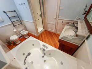Villa Susanna : Bagno con vasca