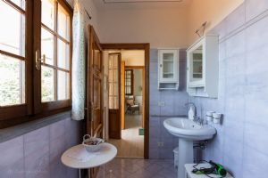 Villa Charme Toscana vista mare  : Bathroom with tube