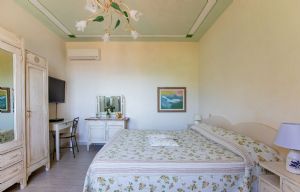 Villa Charme Toscana vista mare  : спальня с двуспальной кроватью
