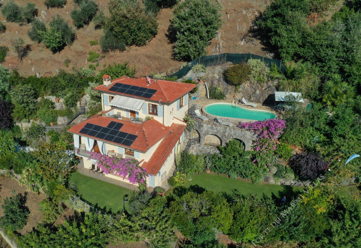 Villa Charme Toscana vista mare  Отдельная вилла  на продажу  Камайоре
