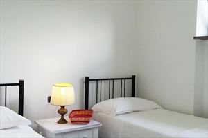 Villa Ronchi Beach  : спальня с двумя кроватями