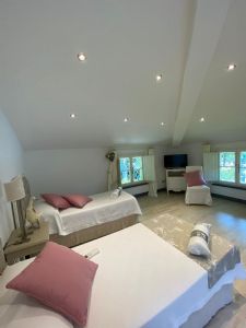 Villa Sting  : спальня с двумя кроватями