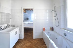 Rustico Pietrasanta    : Bathroom with tube