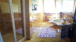 Villa  Pieraccioni  : Bagno con doccia