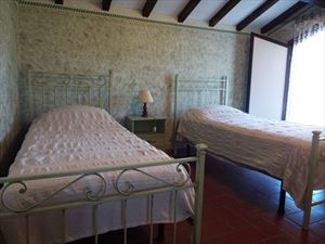 Villa Sally    : спальня с двумя кроватями