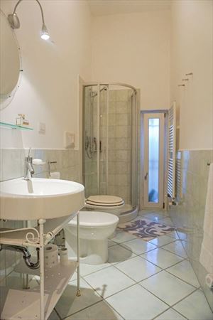 Appartamento Bacco : Bathroom with shower
