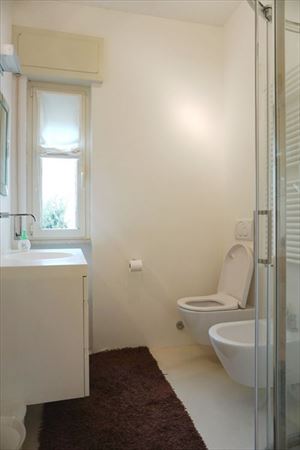 Appartamento Navi : Bathroom with shower